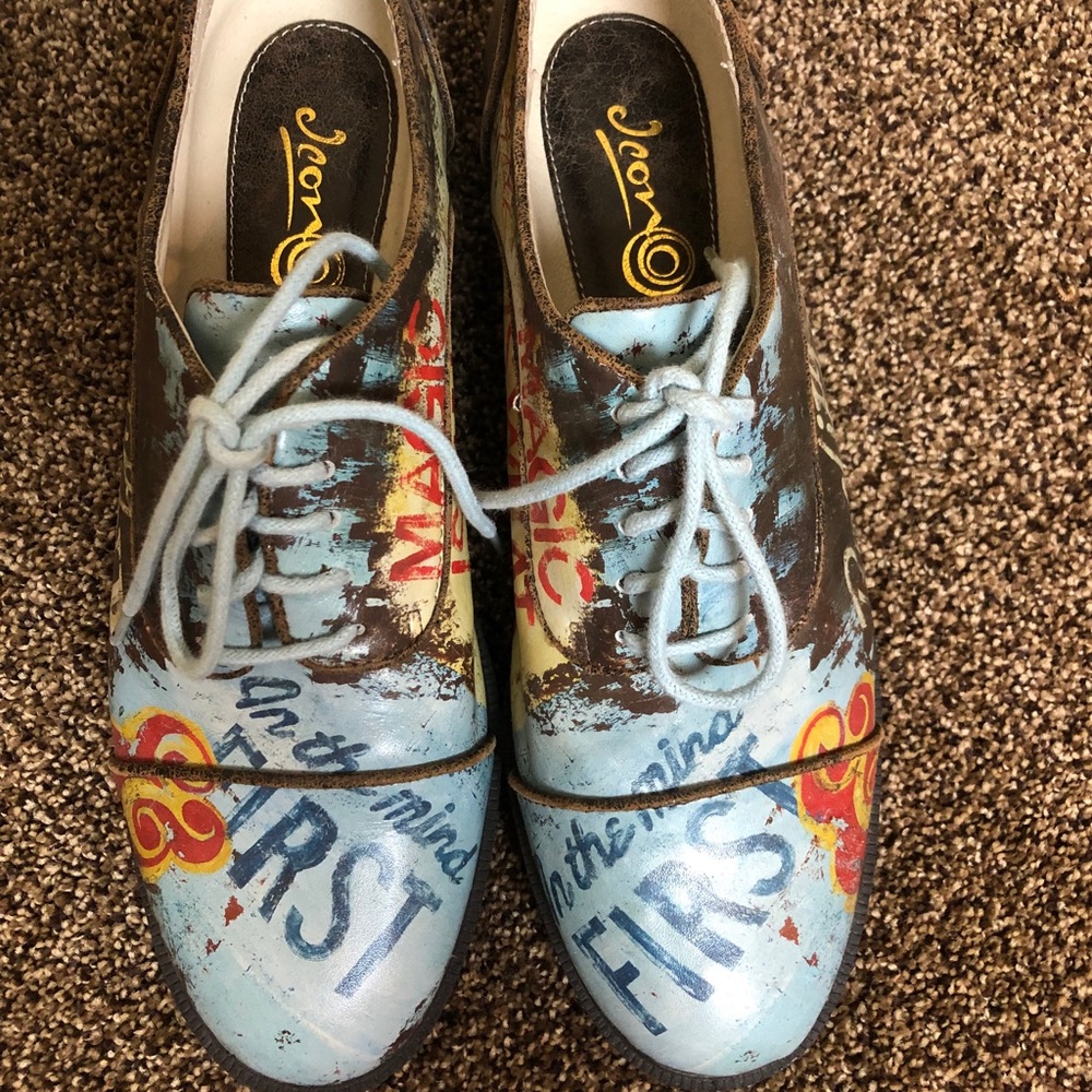 Icon brand patterned sneakers